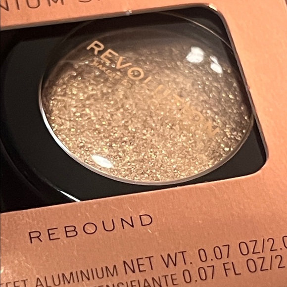 Revolution Flawless Foils Eyeshadow - Gold (B) - Picture 8 of 8